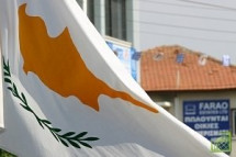 В июне этого года Кипр стал уже пятой страной еврозоны, обратившейся за помощью к ЕС.