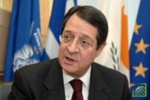 Консерватор Никос Анастасиадес - фаворт президентской гонки.