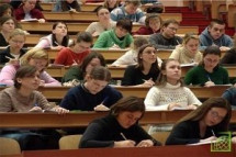 ​Чехия может увеличить количество стипендий на обучение украинских студентов в чешских университетах с 400 до 4 тысяч. 