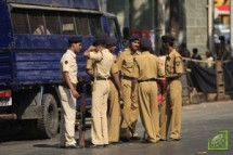 В Индии мужчина взял в заложники около 20 детей 
