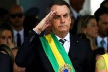 Бразильский президент вышел на митинг несмотря на коронавирус