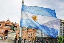 Аналитики агентства отмечают сохранение высокого риска реструктуризации долга Аргентиной в будущем