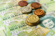 Новозеландский доллар снизился до 0,6962 относительно доллара США