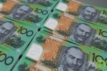 Австралийский доллар упал до 0,7376 по отношению к доллару США