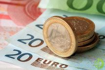 Евро упал до 1,1209 по отношению к доллару США