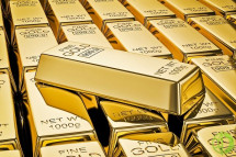 Спотовое золото упало на 0,4% до 1831,37 доллара за унцию