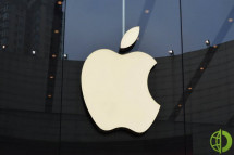 Продажи iPhone, крупнейшего источника доходов Apple, в третьем квартале упали на 2,4 процента, до 39,7 миллиарда долларов