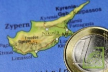 Кипр уже оценил свои потребности в €4,5 млрд, о которых сообщит тройке международных кредиторов 23 июля. 