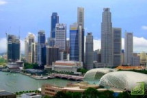 По мнению экспертов, профицит бюджета и низкий уровень внешнего госдолга обеспечивают Сингапуру защиту от внешних потрясений.
