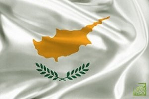 Кредиторы требует от Кипра провести масштабные увольнения госслужащих и сократить их зарплаты, власти страны пока пойти на это не готовы.