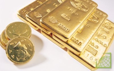 Золото дешевеет на фоне новостей из Индии и статистики из США