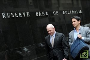 Как отмечает австралийское издание ABC, некоторые экономисты прогнозируют снижение ставок четыре раза за год, до 2%.