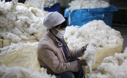 По объемам производства текстильная промышленность КНР в настоящее время занимает первое место в мире.