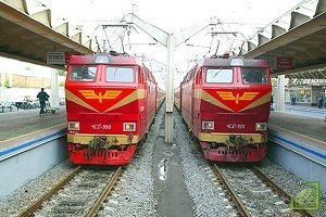 Пассажирским поездам, следующим транзитом через Украину, отменены почти все остановки на украинских железнодорожных станциях.