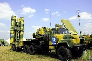 Состав системы ПВО будет дополнен зенитно-ракетными комплексами Тор-М2 и С-400, которые Белоруссия получит на льготных условиях.