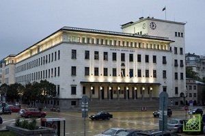 Болгарский Центробанк взял под контроль КТБ после сообщения второго о потере ликвидности. 