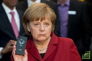 А. Меркель не может совершать звонки представителям федерального правительства по причине несовместимости телефонных аппаратов политиков.