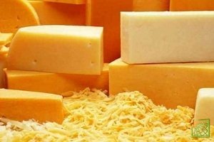 Под российским запретом находится 250 млн кг произведенного в ЕС сыра. 