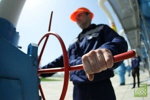 Ранее украинский премьер Арсений Яценюк заявил, что его страна реверсом из Словакии заместит 40 процентов российских поставок газа.