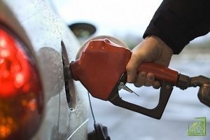Са­мый по­пу­ляр­ный сре­ди ав­то­мо­би­ли­стов 92-й бен­зин мож­но ку­пить толь­ко на еди­нич­ных АЗС.