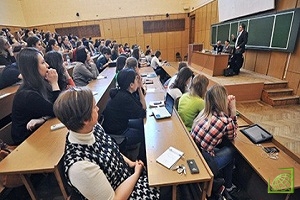 Разработкой новых учебных степеней специально для чиновников и депутатов летом 2013 года занялась рабочая группа при Высшей аттестационной комиссии по поручению премьер-министра Дмитрия Медведева. 