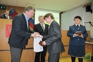 После работы над законопроектом, депутат предлагает объявить всероссийский конкурс на слова клятвы.