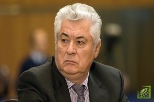 Во вторник лидер Партии коммунистов Молдавии Владимир Воронин обвинил Центризбирком страны в фальсификации выборов и призвал избирательную комиссию в полном составе уйти в отставку.