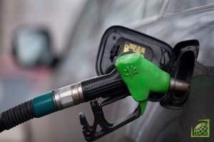 В связи с сильным падением цен на бензин и дизельное топливо автомобилисты потратили на заправку в этом году примерно на 5 млрд евро меньше, чем в 2013 г.
