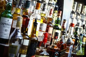ЕК хочет бороться с нелегальным алкоголем из Украины
