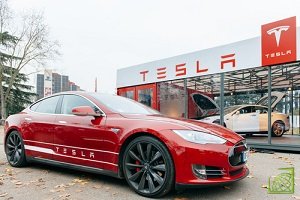 Tesla — американский производитель электромобилей и решений для хранения электрической энергии 