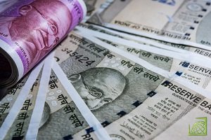 За 5 месяцев 2018 года рупия подешевела к доллару на 4,7%