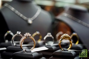 В 2017 году на долю США и Канады приходилось 53% мировых продаж украшений с бриллиантами