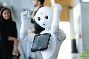 Робот-гуманоид Pepper дает клиентам информацию о банкоматах, продуктах и услугах и т. д.