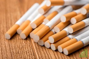 ​В России с 1 июля 2018 года повышаются акцизы на сигареты и папиросы - на 10%, до 1,718 тыс. рублей с 1,562 тыс. рублей за 1 тыс. штук.