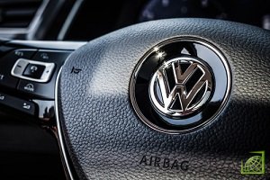 ​Немецкий автоконцерн Volkswagen за два дня заключил соглашения о сотрудничестве с тремя китайскими компаниями для выхода на китайский рынок электромобилей.