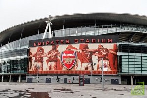 Лондонский стадион «Эмирейтс» — домашняя площадка футбольной команды Arsenal