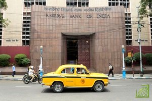 Резервный банк Индии был основан в Калькутте, сейчас штаб-квартира находится в Мумбаи