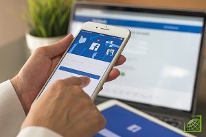 ​Соцсеть Facebook опровергла появившиеся накануне сообщения о том, о передаче информации от банков