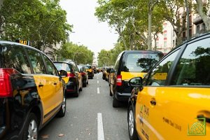 Uber — частная компания из Сан-Франциско, создавшая мобильное приложение по заказу такси или частных водителей