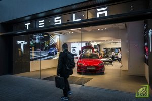 ​Основатель и глава Tesla Илон Маск сообщил, что работает с авторитетными финансовыми советниками и юристами над планом выкупа акций компании