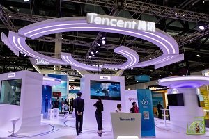 ​ Китайский технологический гигант Tencent Holdings Ltd во II квартале зафиксировал падение чистой прибыли впервые за почти 13 лет из-за более слабых показателей в сегменте мобильных и компьютерных игр.