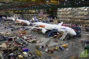 ​Американская корпорация Boeing приостановила работу своих сборочных цехов в Южной Каролине, чтобы сотрудники предприятия могли своевременно эвакуироваться