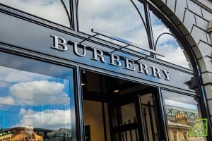 ​Британский бренд Burberry будет продавать в Instagram часть новой коллекции, созданной новым креативным директором Рикардо Тиши
