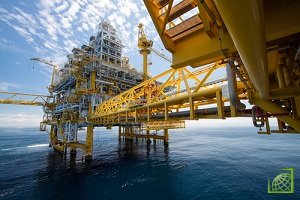 Национальная нефтяная компания Saudi Aramco предупреждает потенциальных покупателей о том, что в октябре сможет поставлять нефть в ограниченном объеме
