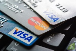 Выпуск бесконтактных карт в среднем в 1,5-2 раза дороже, поэтому новые правила отразятся на банках, выпускающих контактные карты для оптимизации расходов