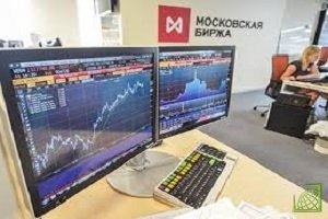 На московской бирже торги идут с активностью выше средней