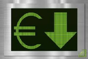 Минимальный курс евро составил 68,585 руб., максимальный - 69,07 руб.