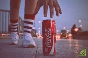Продажи традиционных напитков Coca-Cola, в том числе Diet Coke, Fanta и Sprite, в минувшем квартале увеличились на 3%