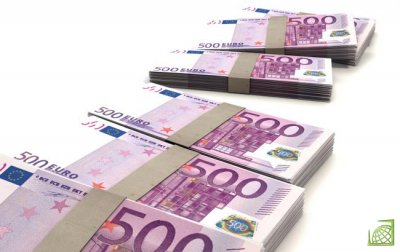Минимальный курс евро составил 68,8775 руб., максимальный - 69,1875 руб