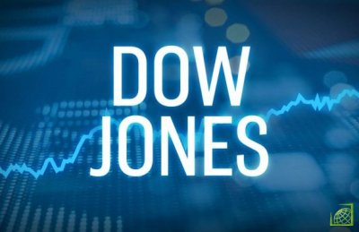 Так, по состоянию на 10:00 по времени Восточного побережья США (18:00 мск) Dow Jones потерял 812,77 пункта (2,80%) и находится на отметке 28179,64